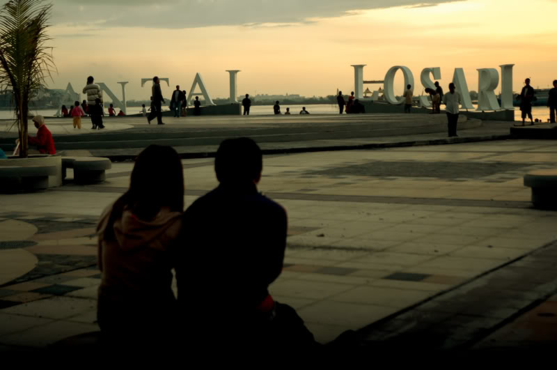 Gambar Romantis  Orang Pacaran Di  Pantai 