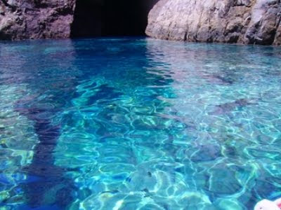 Aguas de la Gruta Azul de Capri