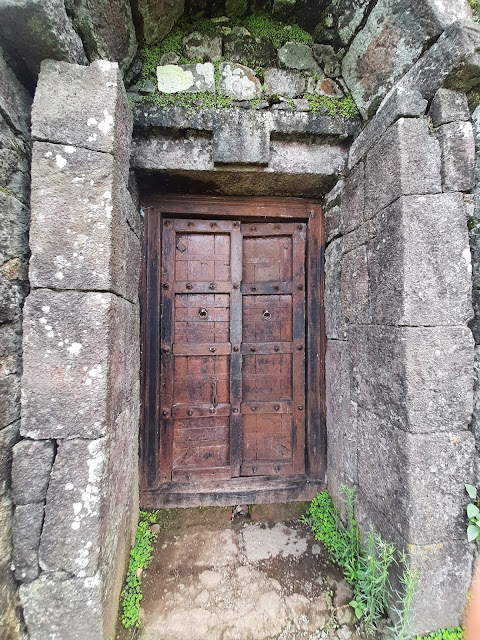 रोहिडा किल्लाचा पहिला दरवाजा