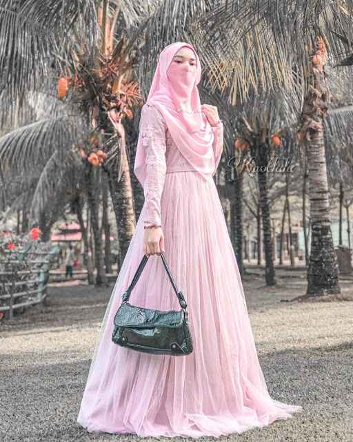 18 Referensi Outfit Long Dress Modern cocok untuk Kamu yang Ingin Tampil Stylish