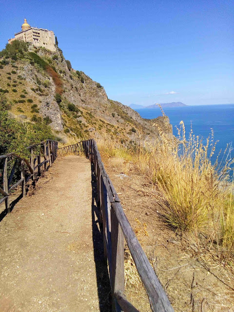 Tindari - Laghetti di Marinello path