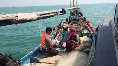 Jajaran Polres Cirebon Masih Lakukan Pencarian Nelayan Jatuh Dari Kapal di Losari