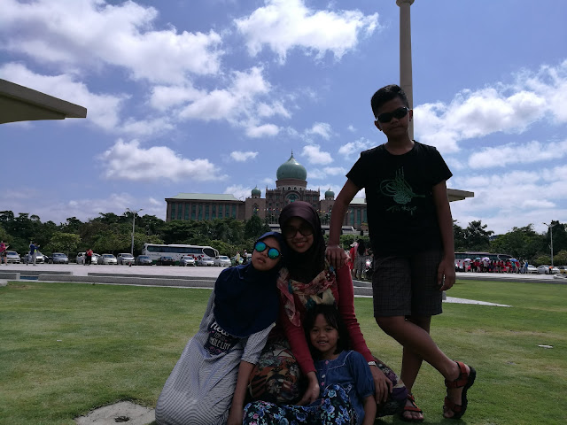 Masjid Putra di Putrajaya Malaysia