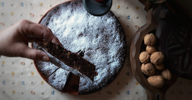 torta sempliciotta con noci e cacao