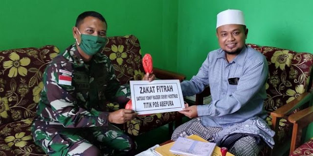 Satgas Raider 509 Serahkan Zakat Fitrah Kepada Kaum Dhu’afa dan Fakir Miskin