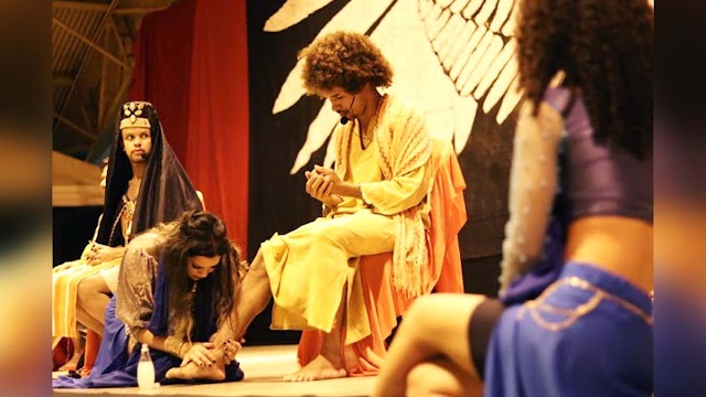 Tradicional grupo de teatro apresenta no Jardim das Oliveiras peça sobre a Paixão de Cristo