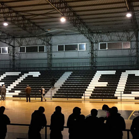 Ferro Carril inauguró tribunas retráctiles en el Polideportivo