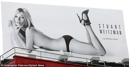 foto iklan telanjang Kate Moss