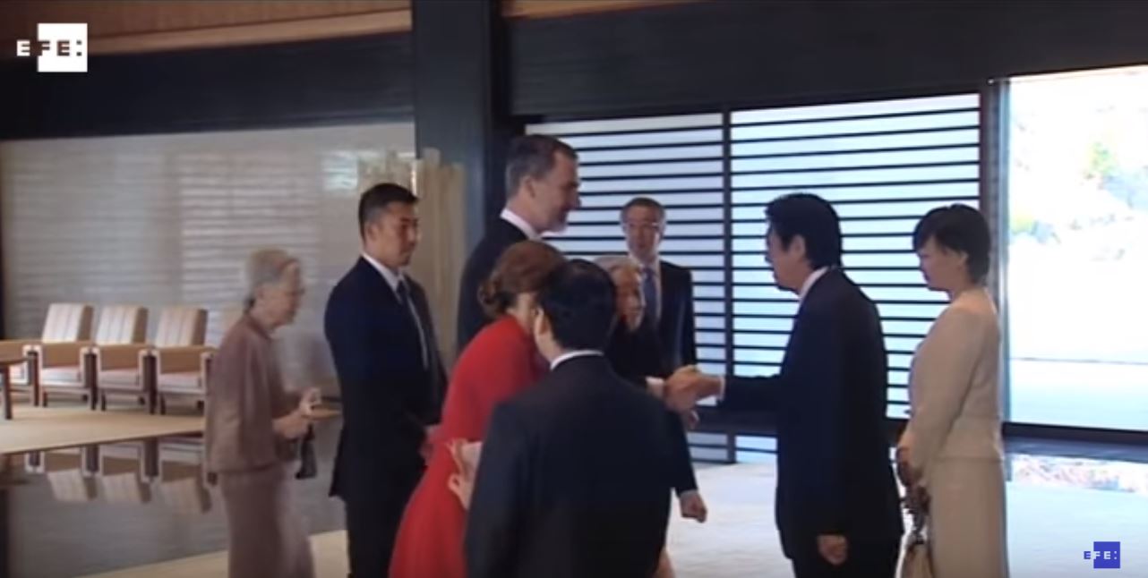 雅子さまがオランダ国王夫妻に 膝を曲げてお辞儀 跪礼 をする理由と スペインで歓迎される理由