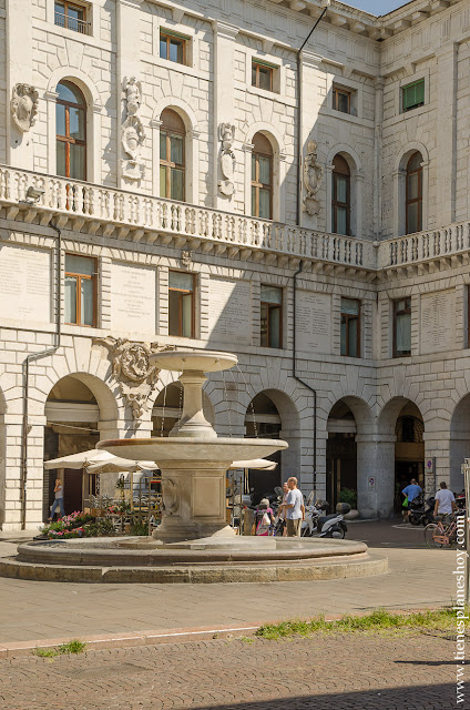 Piazza della Frutta Padua Padova Italia turismo