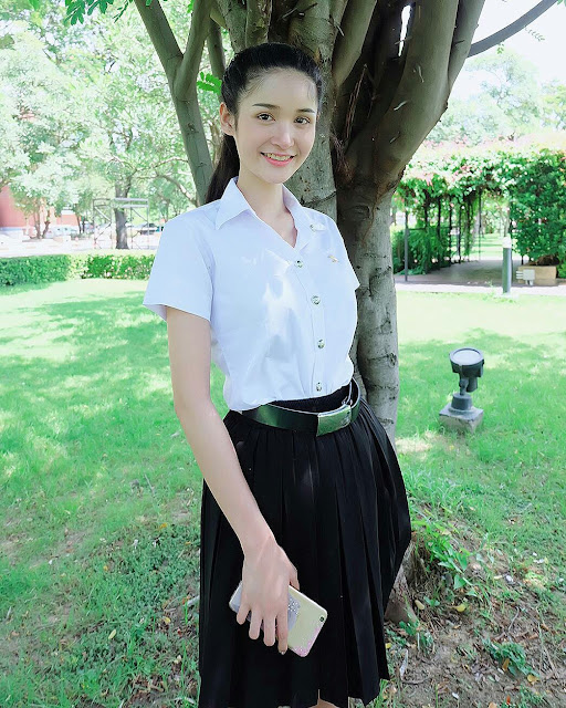 Benz Thipsuda – Most Beautiful Thai Transgender in School Uniform Instagram