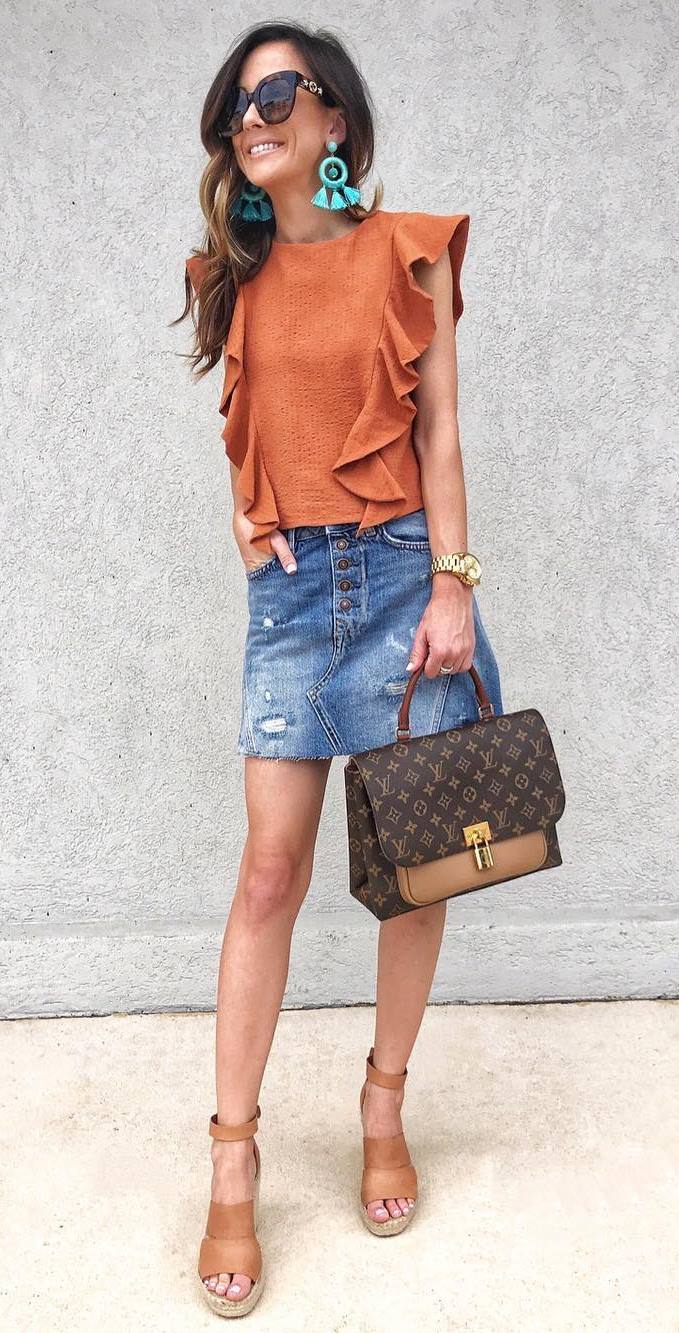 stylish look_ruffle top + denim skirt + brown bag + sandals