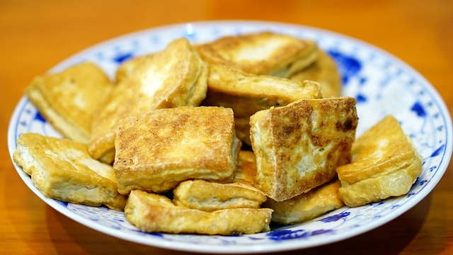 Puedes dorar el tofu sin utilizar aceite