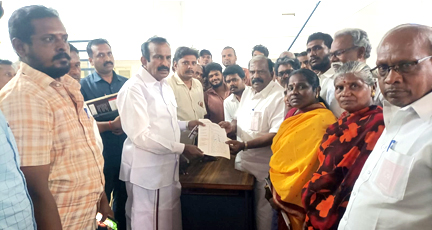 நகராட்சிக்கு சொந்தமான இடத்தில் மார்க்கெட் வளாகம் கட்டித்தர கோரிக்கை மனு...
