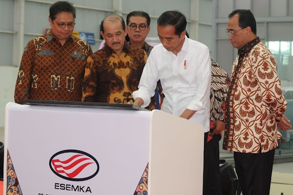 Sudah Tidak Punya Beban, Harusnya Jokowi Tak Cuma Resmikan Pabrik Esemka