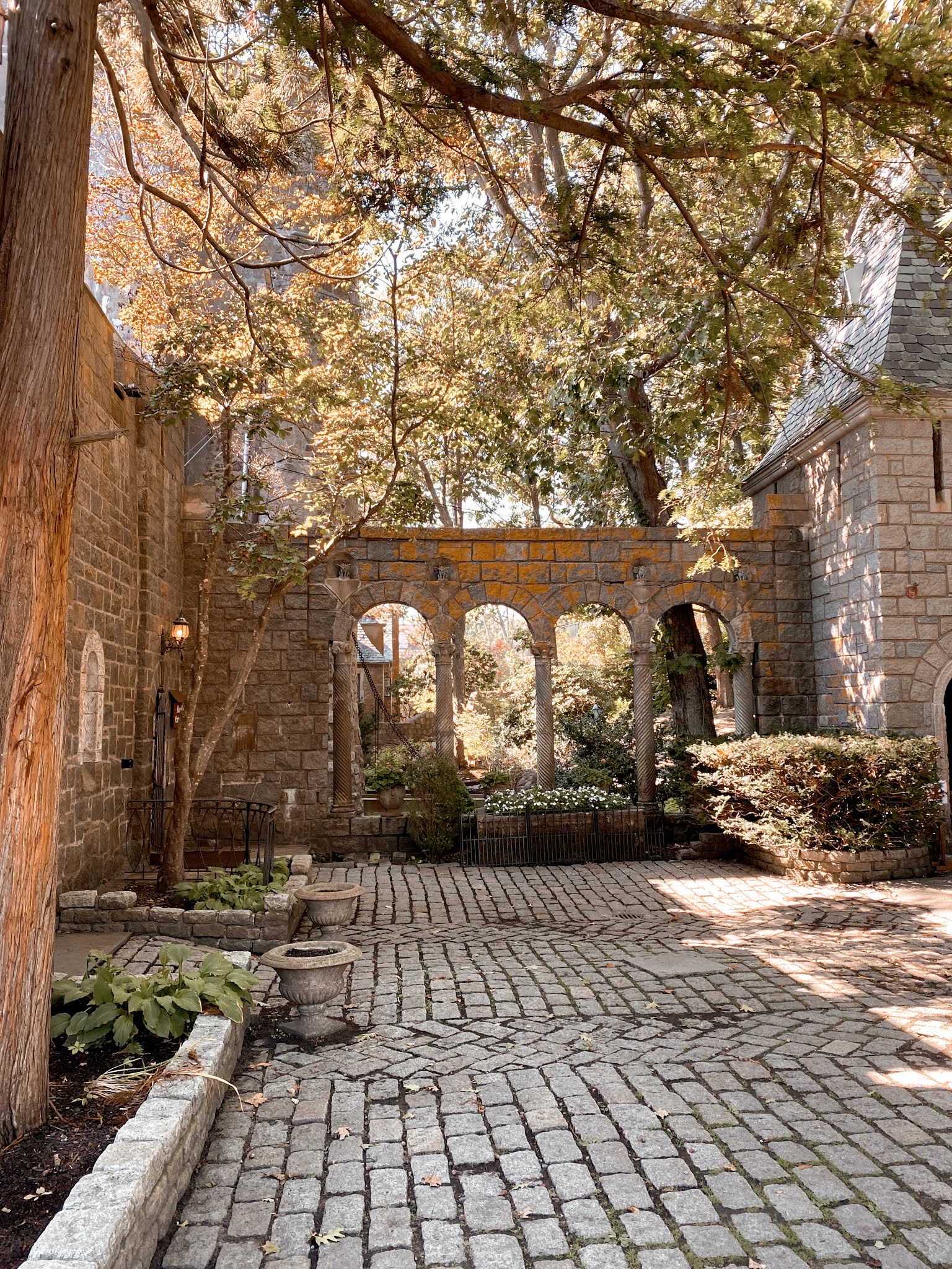 Hammond Castle in Gloucester, MA | biblio-style.com