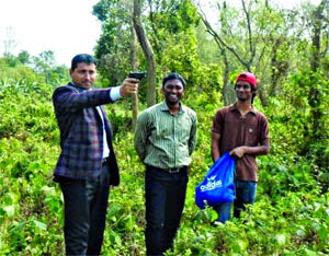 ছাত্রলীগের অস্ত্র প্রশিক্ষণ -সরকার দায় এড়াবে কীভাবে?