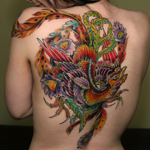 Tattoo f nix nas costas