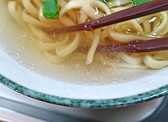 そば定食の沖縄そばの写真