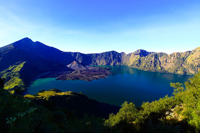 Segara anak lake on rinjani mountain 4