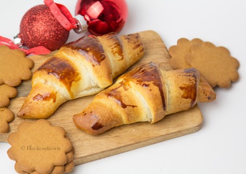 Croissant with Gingerbread Filling