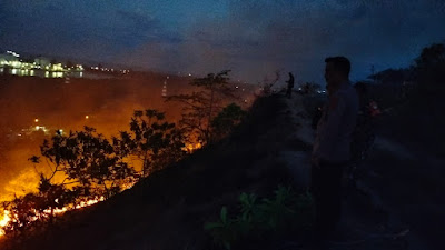 Kebakaran Lahan di Blang Panyang, Personel Polsek Muara Satu Amankan TKP