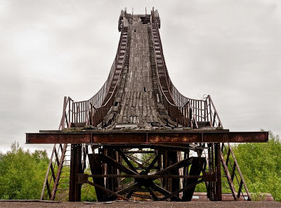 Rampa de saltos de esquí abandonada Ski jumping ramp abandoned