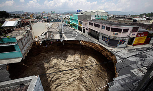UPCLOSE GIANT GUATEMALA CITY SINKHOLE  2010   EYEONCITRUS.COM