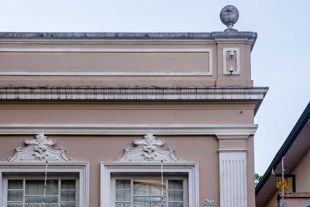 Casa na Av. João Gualberto que é Unidade de Interesse de Preservação - detalhe