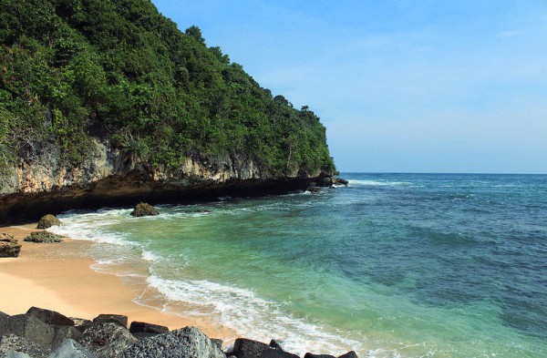 Pantai Indrayanti atau pantai Pulang Sawal