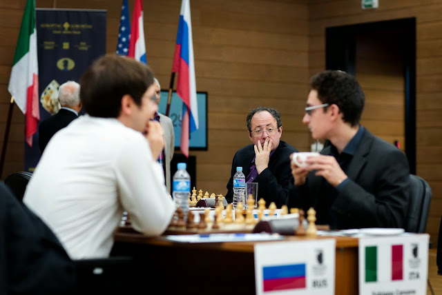 Grand Prix Khanty-Mansiysk. Jakovenko, Caruana y Gelfand al fondo.