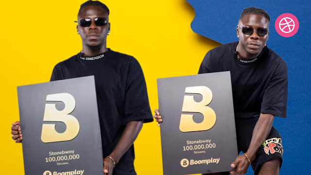 BOOMPLAY GRANTS STONEBWOY A GOLDEN CLUB PLAQUE.