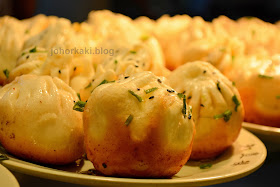 Shengjianbao-Shanghai-Street-Food-Pan-Fried-Dumplings-生煎包