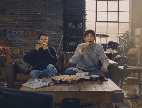 Inilah Kolaborasi Iklan Artis Korea Song Joong Ki dan Park Bo Gum Tarik Perhatian Fans