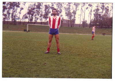 Uma foto de Abril de 1982, num jogo realizado no estádio Pina Manique, em Lisboa.