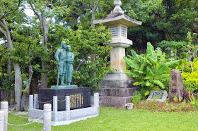 war memorial,one-legged soldier,nurse