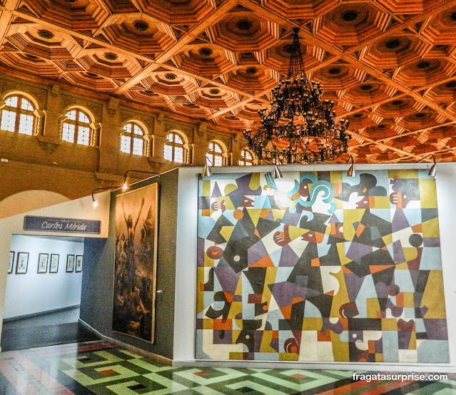 Painel de Carlos Mérida no Museu Nacional de Belas Artes da Guatemala