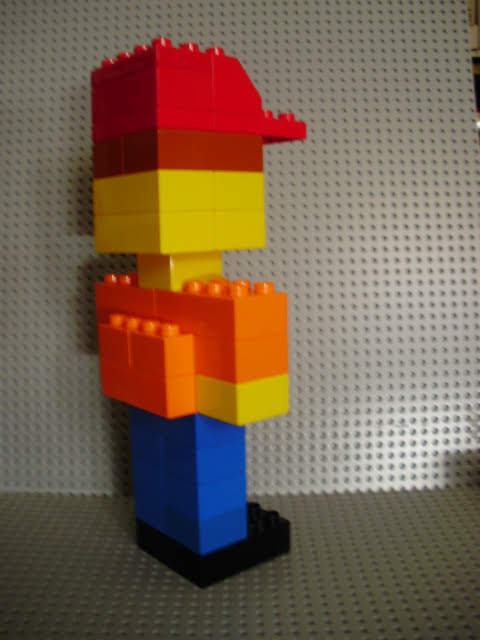 MOC LEGO Duplo Rapaz de boné vermelho