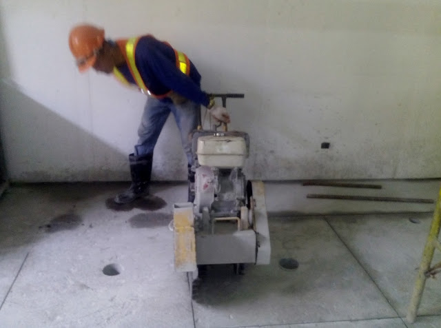 hallow preliminary thin cut with a concrete cutting machine