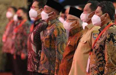 Wakil Presiden RI Berikan Penghargaan Pemda Berstatus UHC