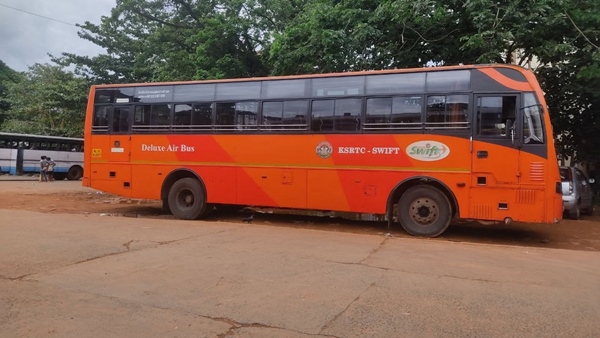തിരുവോണത്തോടനുബന്ധിച്ച ദിവസങ്ങളിൽ തീവണ്ടികളിൽ ടിക്കറ്റ് അതിവേഗം തീർന്നതോടെ സ്വകാര്യ ബസുകളിൽ നിരക്കുയർത്തി
