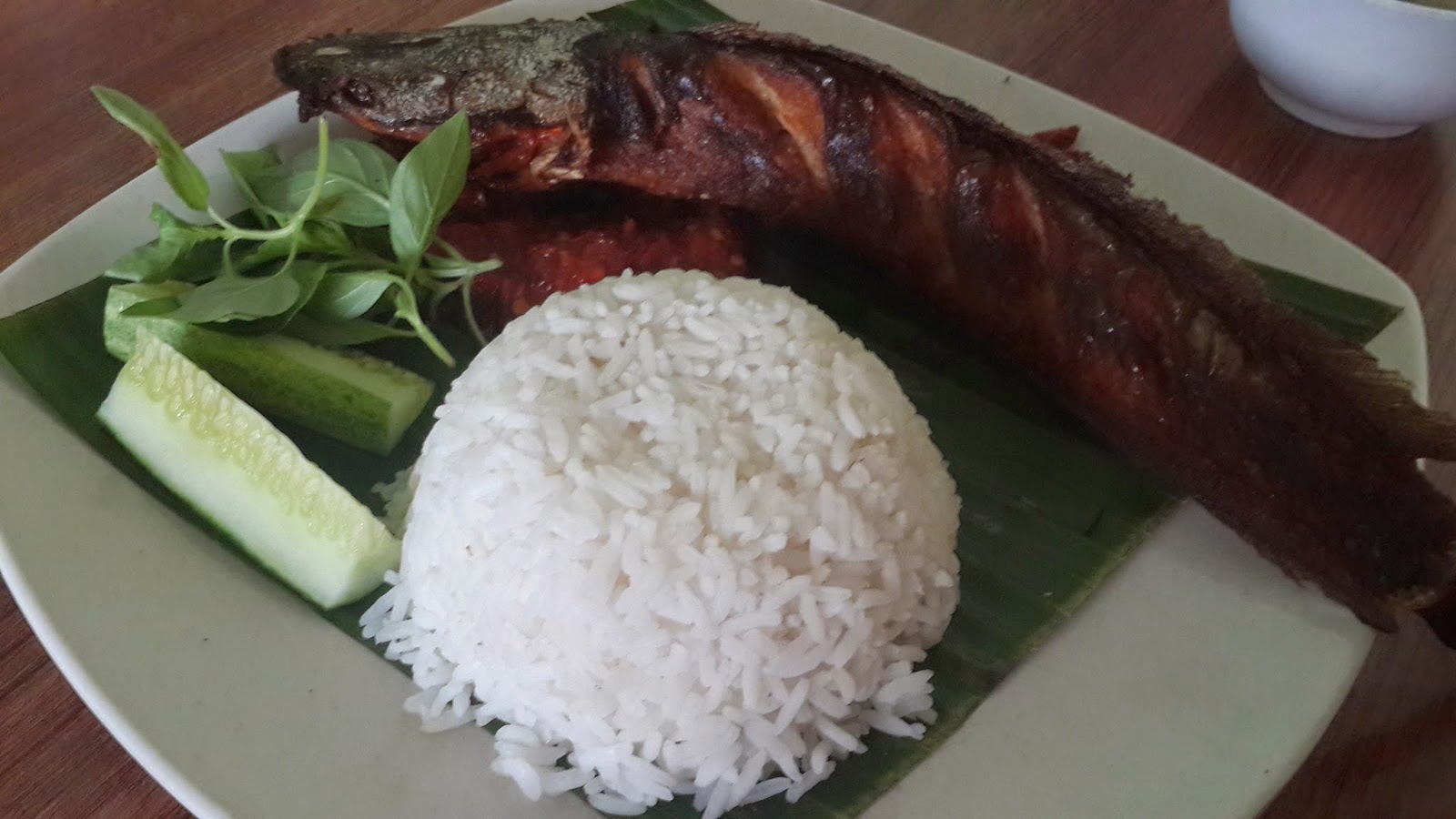  Ayam  Penyet  versi Melayu di Ulam Singkil Tukang Jalan Jajan