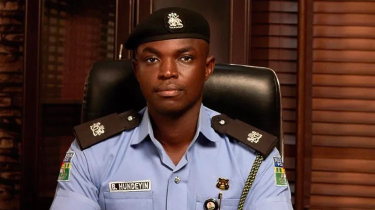 Lagos police recover uniforms and detain a phoney soldier.