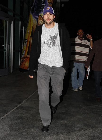 Ashton Kutcher Loves The Lakers