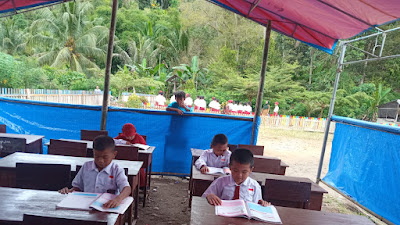 Murid SD 4 Desa Tinggi Belajar Dibawah Tenda, Pemerintah Diharap Memperhatikan