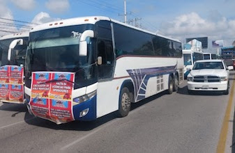 Caos vehicular en Cancún por manifestación de transportistas, piden mejores condiciones para el sector