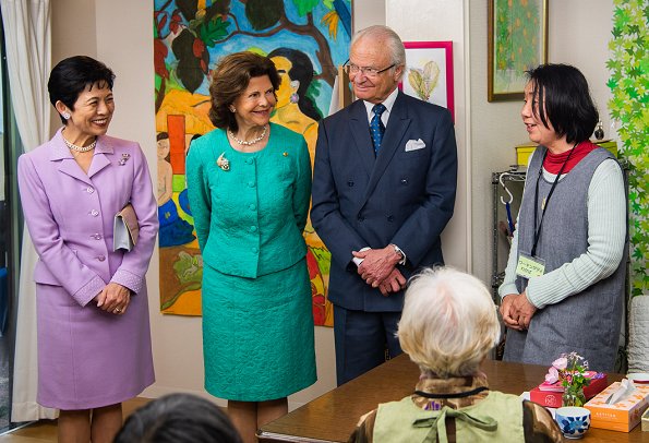 King Carl XVI Gustaf, Queen Silvia, Prime Minister Shinzo Abe and his wife Akie Abe at Akasaka Palace. Queen Silvia and Japanese Princess Takamado