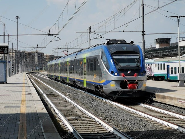 Ferrovie: Giù dal cavalcavia di Roma Tiburtina, traffico nel caos