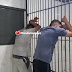 NO FLAGRA: Motorista e motociclista são presos negociando pistola roubada da polícia