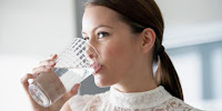 Minum Terlalu Banyak Air Putih Juga Berbahaya
